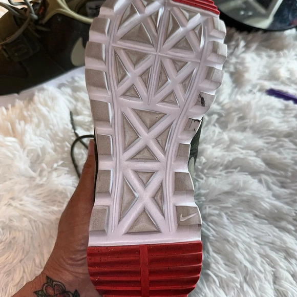 Nike SB TRAINERENDER Men's Size 10 Sneakers 616575-326 Khaki Olive Crimson Shoes - Picture 9 of 10